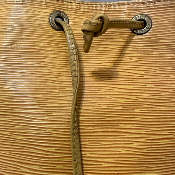 SOLD Louis Vuitton Epi Noe - Picture 5 of 11